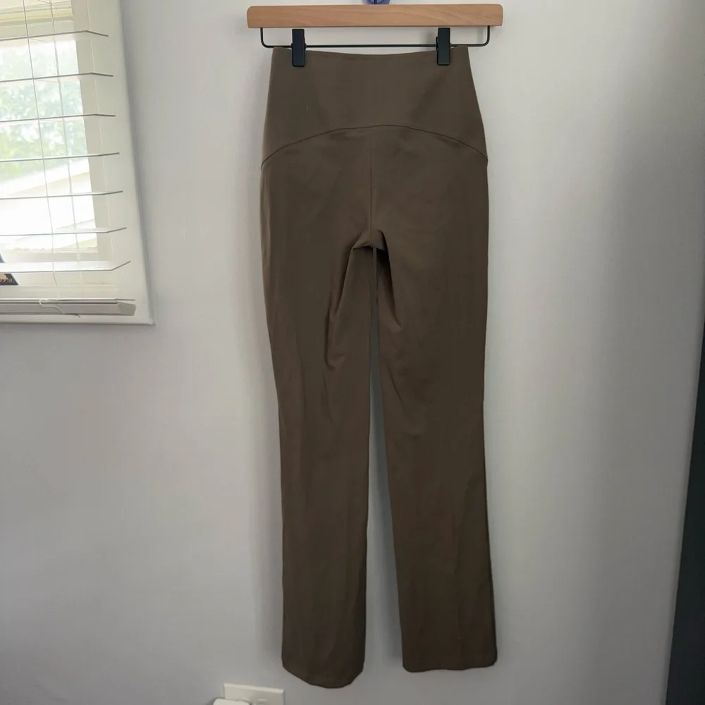 Lululemon 0 Smooth Fit Pull On Flare Nomad Minimal Outdoor Athletic Taupe